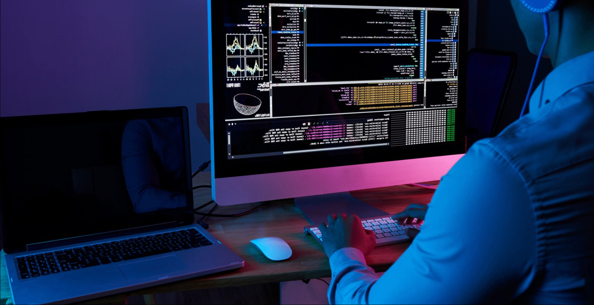 Mac desktop trabajando representando la arquitectura de IA